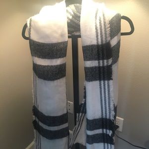Scarf black and white.